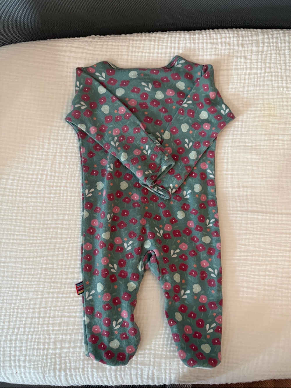 Wren organic cotton magnet closure footie